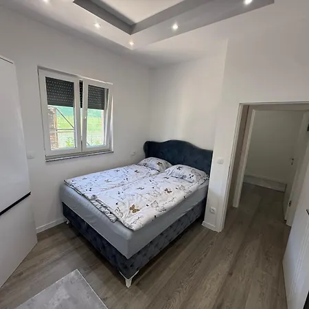 Lux 보산스카 크루파